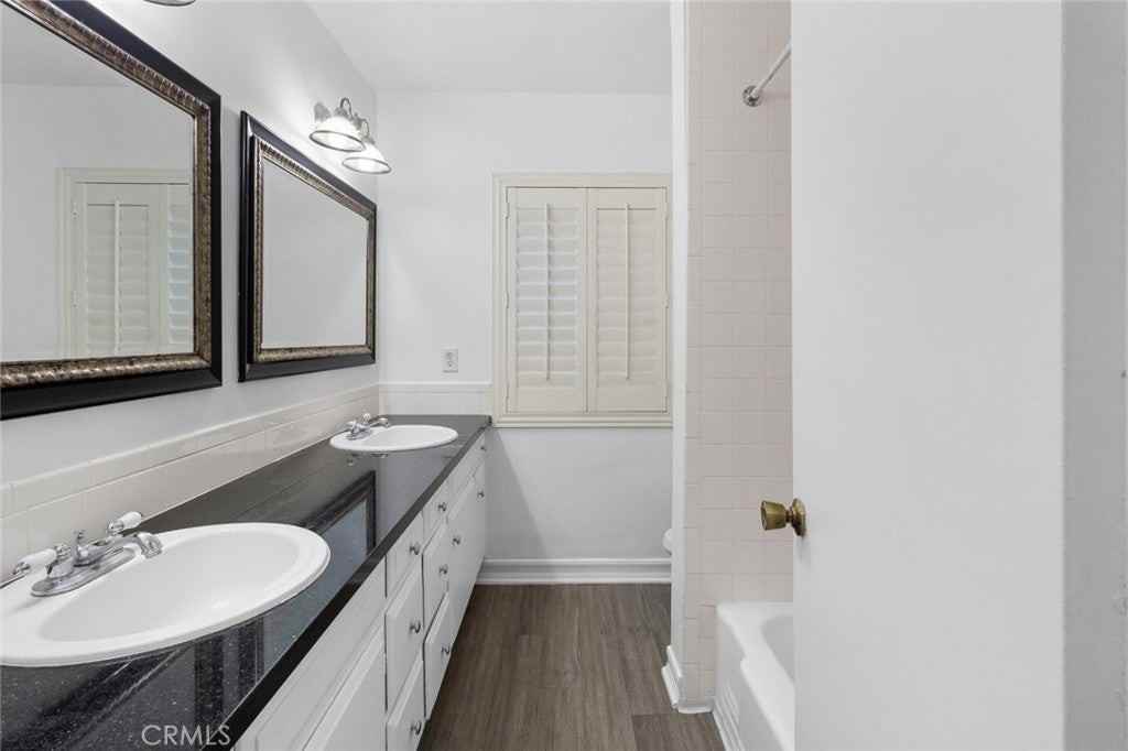 395 S Oakland Ave - Photo 6 of 20