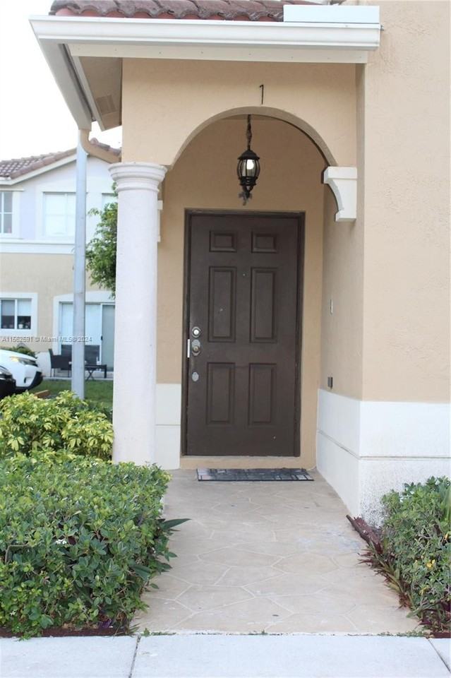 8850 W Flagler St - Photo 3 of 32