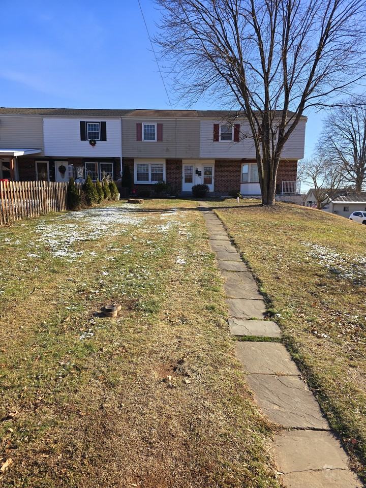 504 Lemon St - Photo 2 of 20