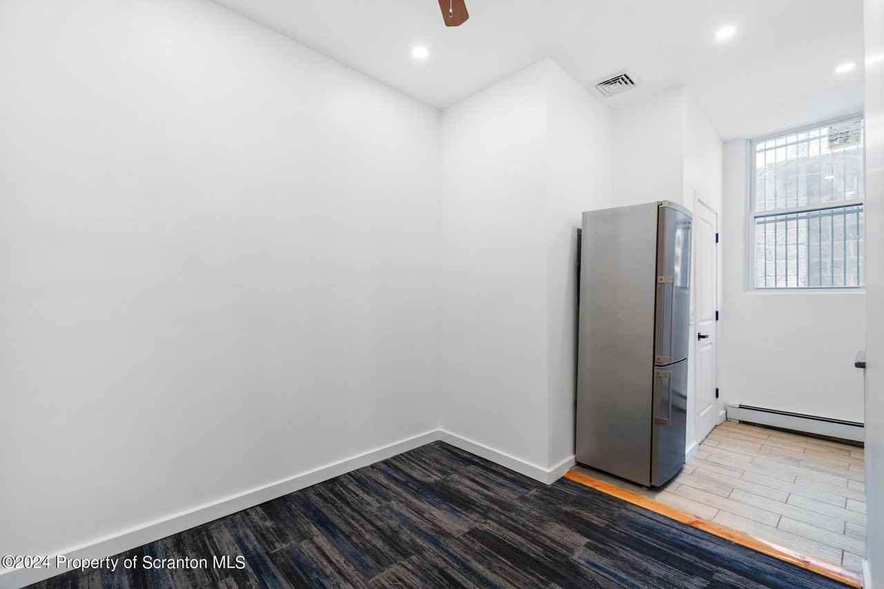 305 N Main Ave - Photo 4 of 16