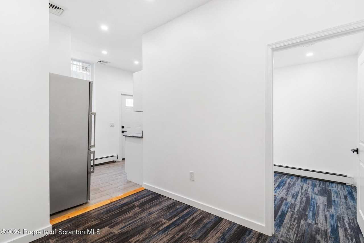 305 N Main Ave - Photo 5 of 16