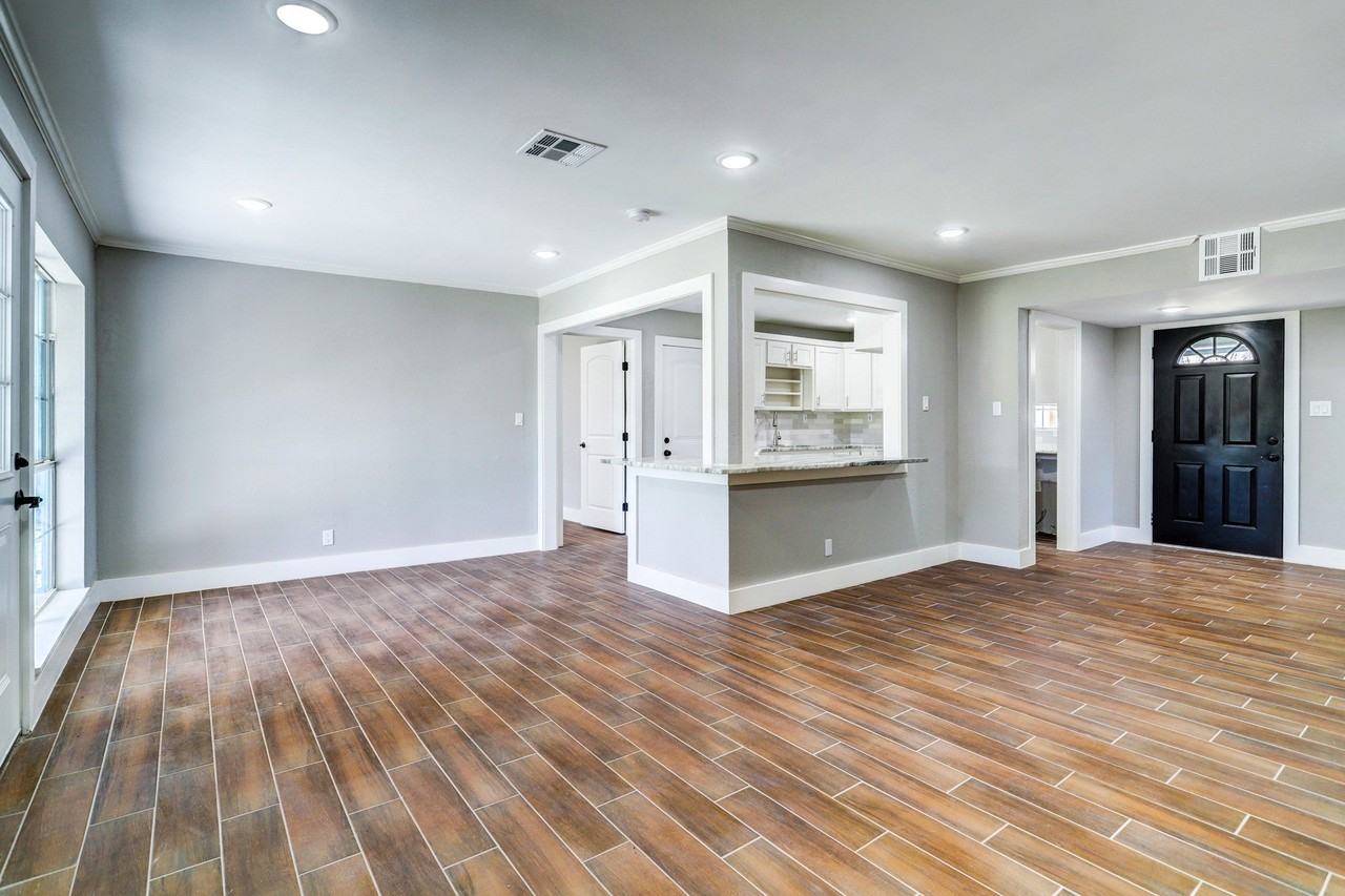 4001 Woodshire St - Photo 3 of 14