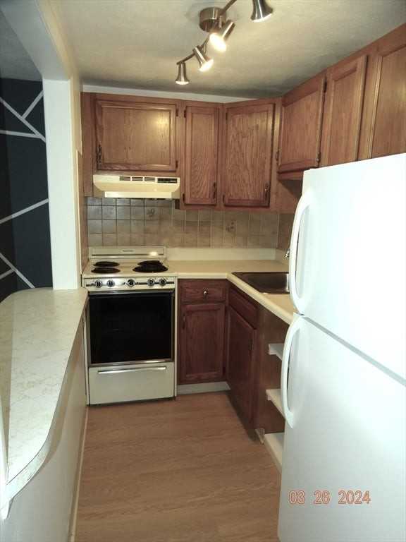 608 Boston Post Rd E - Photo 4 of 10