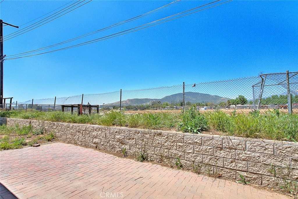 38926 Lewis Court - Photo 3 of 46