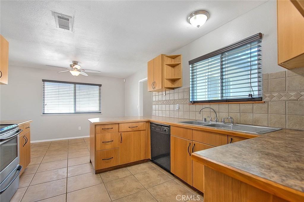 38926 Lewis Court - Photo 6 of 46