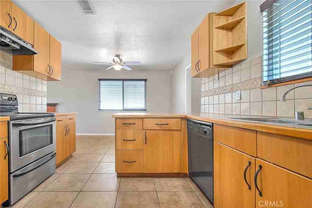 38926 Lewis Court - Photo 7 of 46