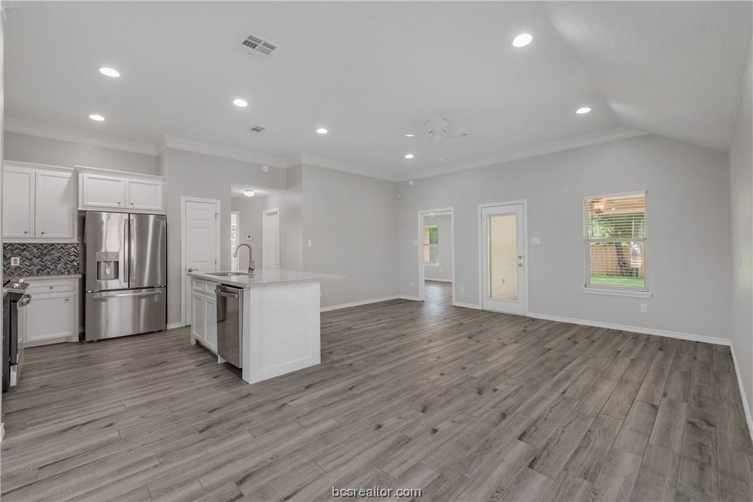 206 Landsburg Ct - Photo 2 of 20