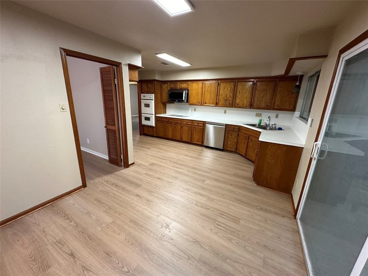 15127 Forest Lodge Dr - Photo 3 of 7