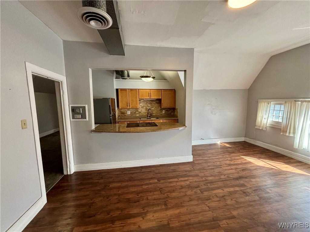 42 Richmond Ave - Photo 2 of 10