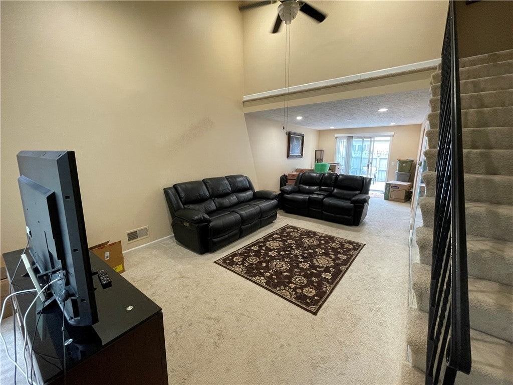 81 Frenchwoods Cir - Photo 4 of 26