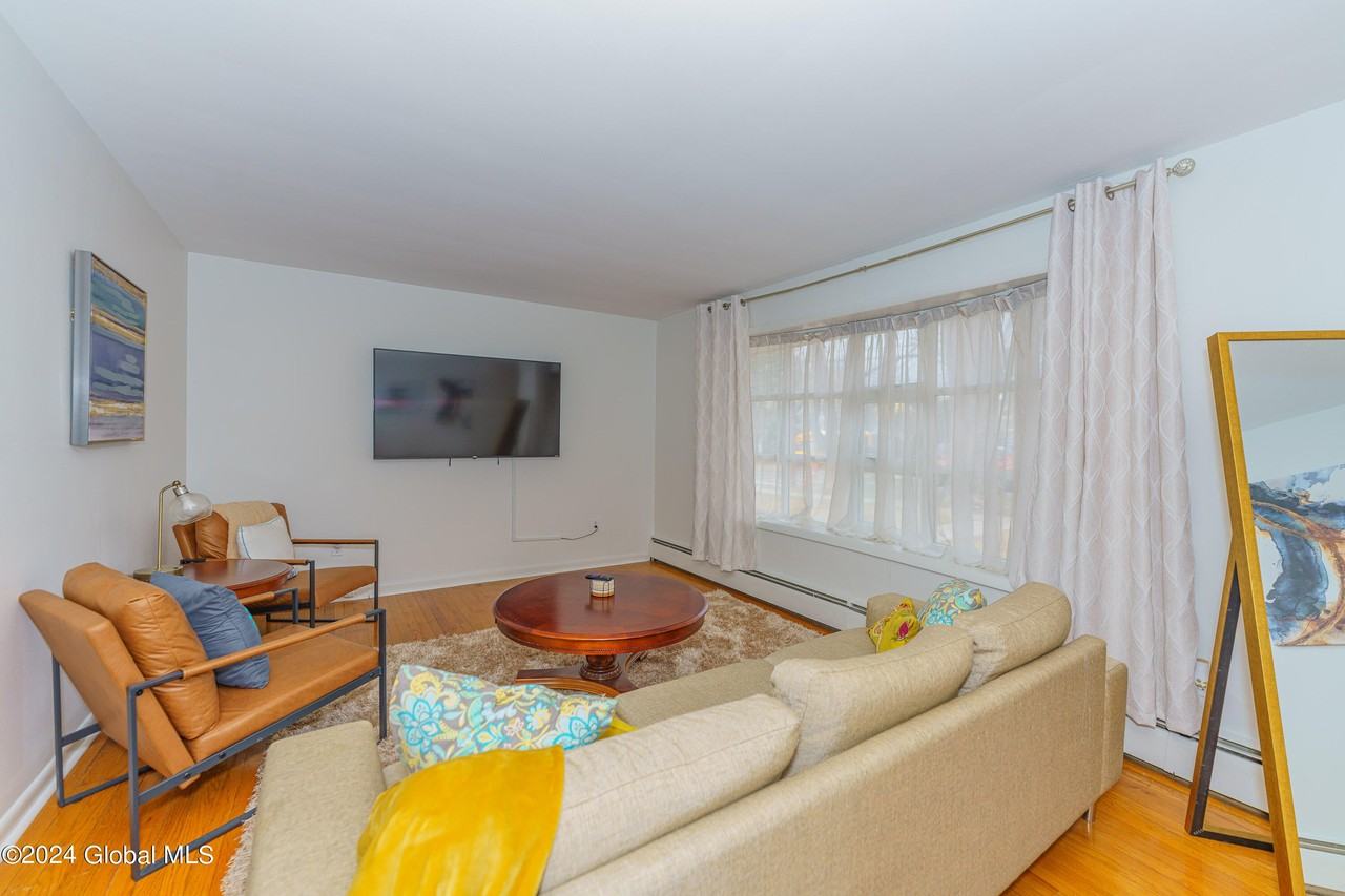 30 Parkwood St - Photo 4 of 12