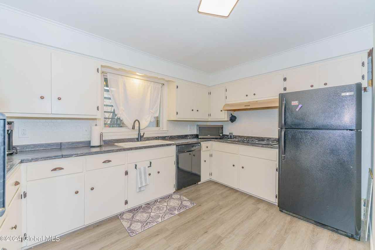 30 Parkwood St - Photo 7 of 12