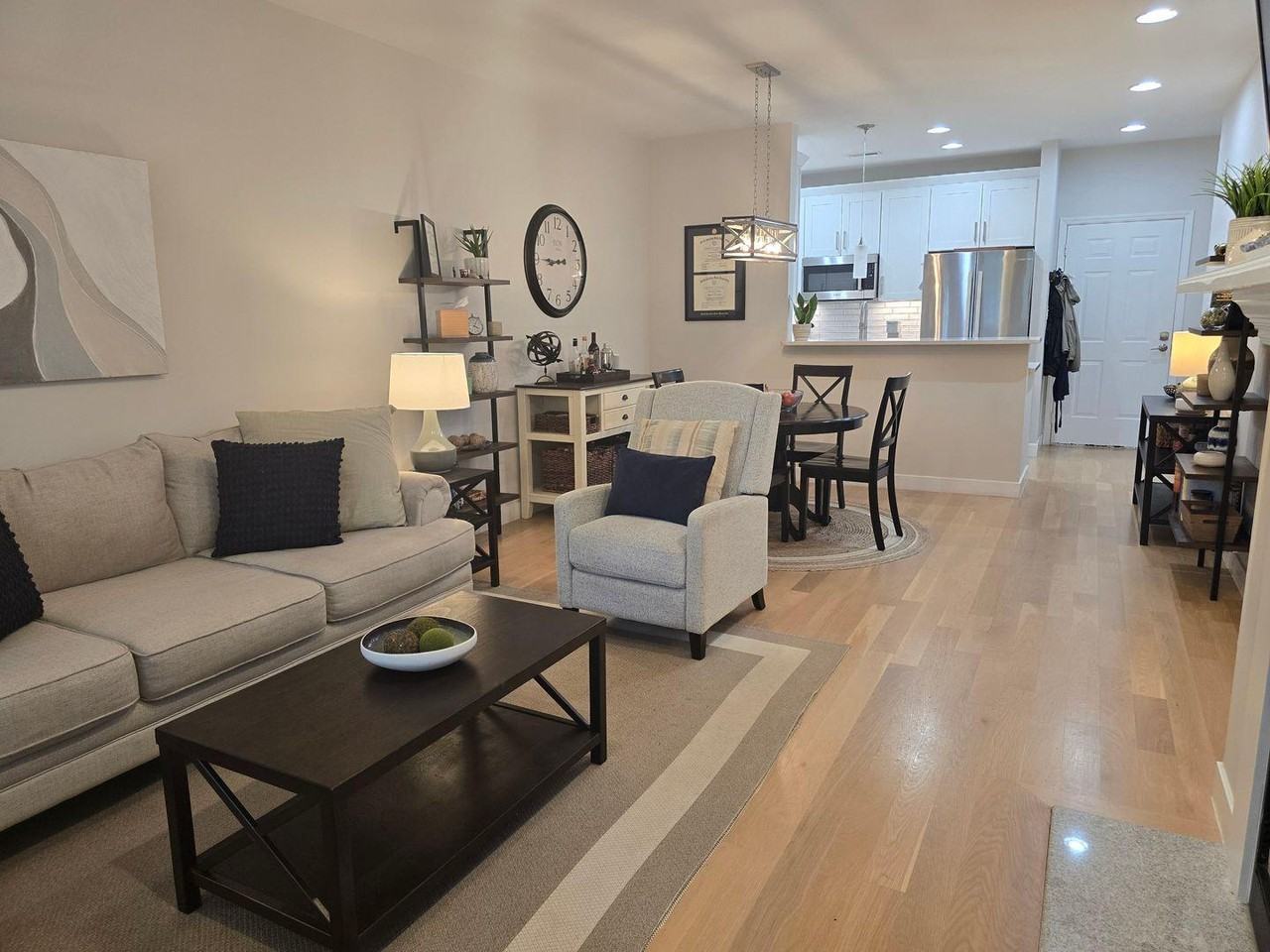 1066 Washington St - Photo 5 of 17