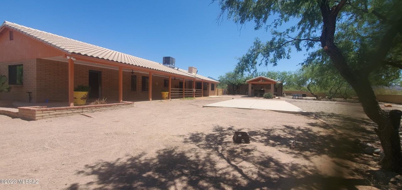 1801 Go Ct - Photo 2 of 16