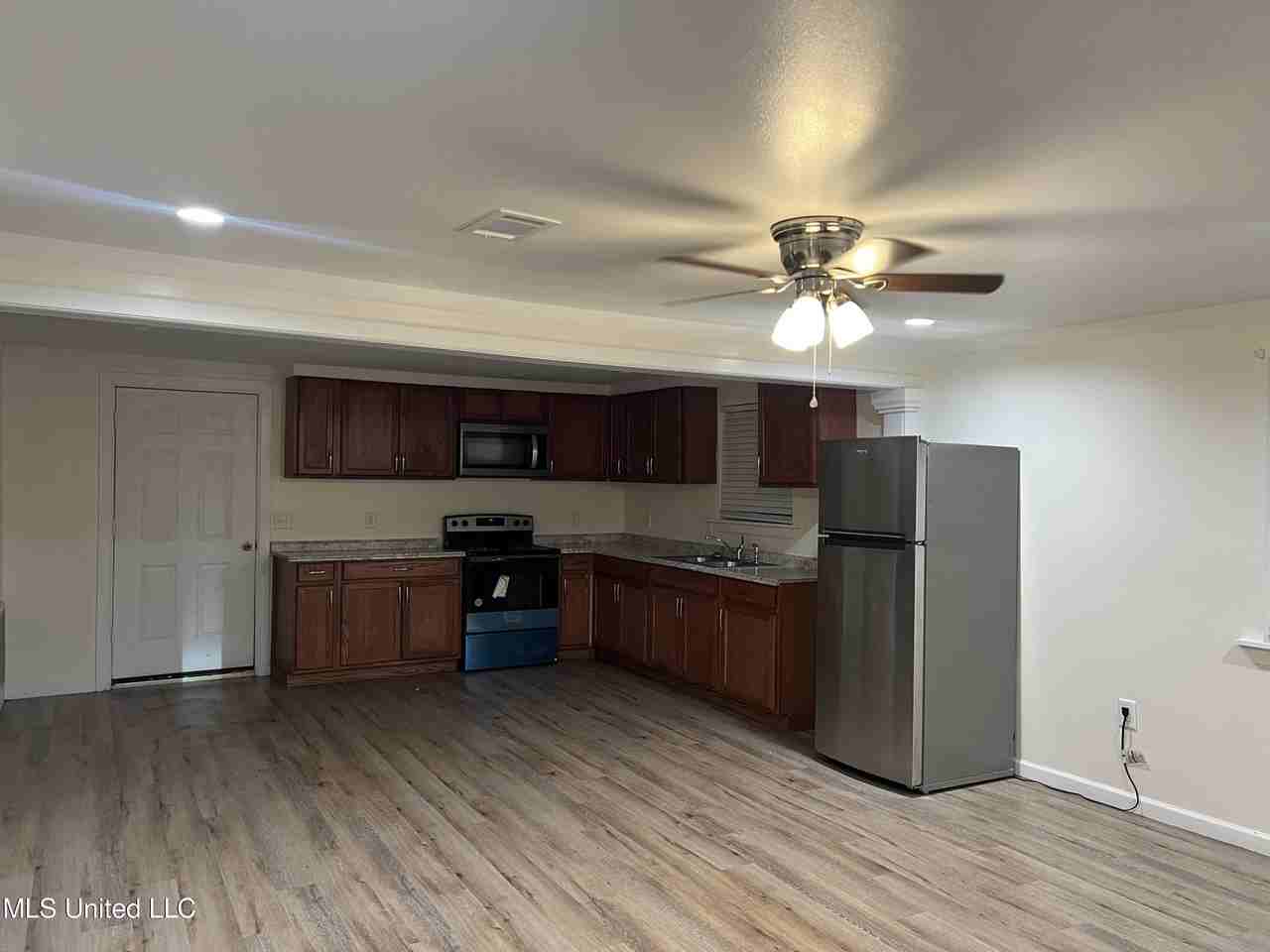 22001 Highway 613 - Photo 2 of 6