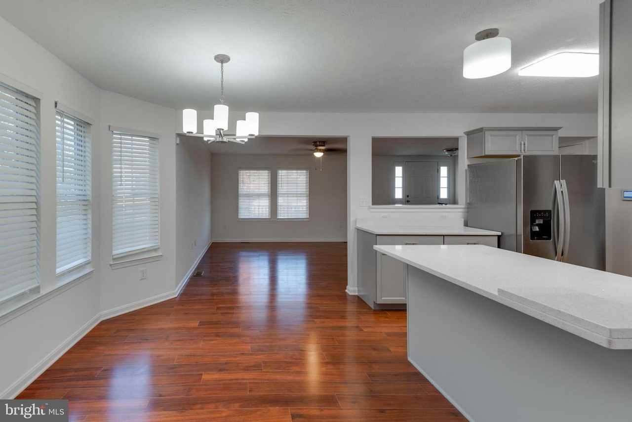 45487 Ballymore Pl - Photo 5 of 50