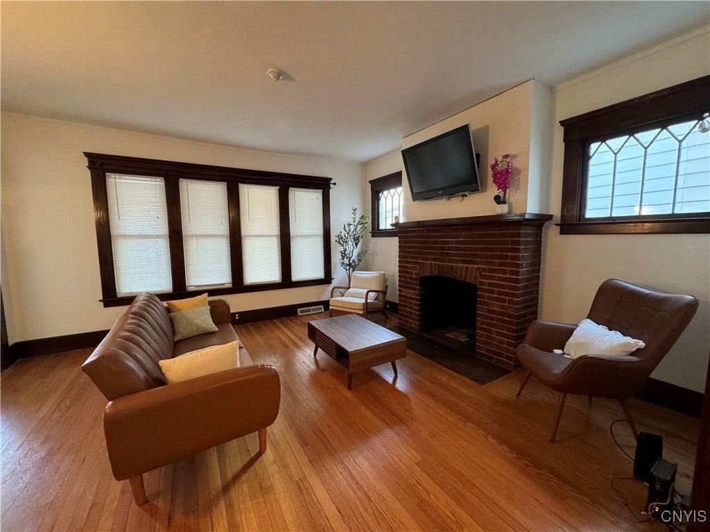 1036 Lancaster Ave - Photo 6 of 38