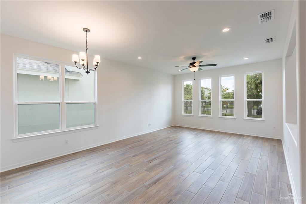 10218 N 15th St - Photo 3 of 17