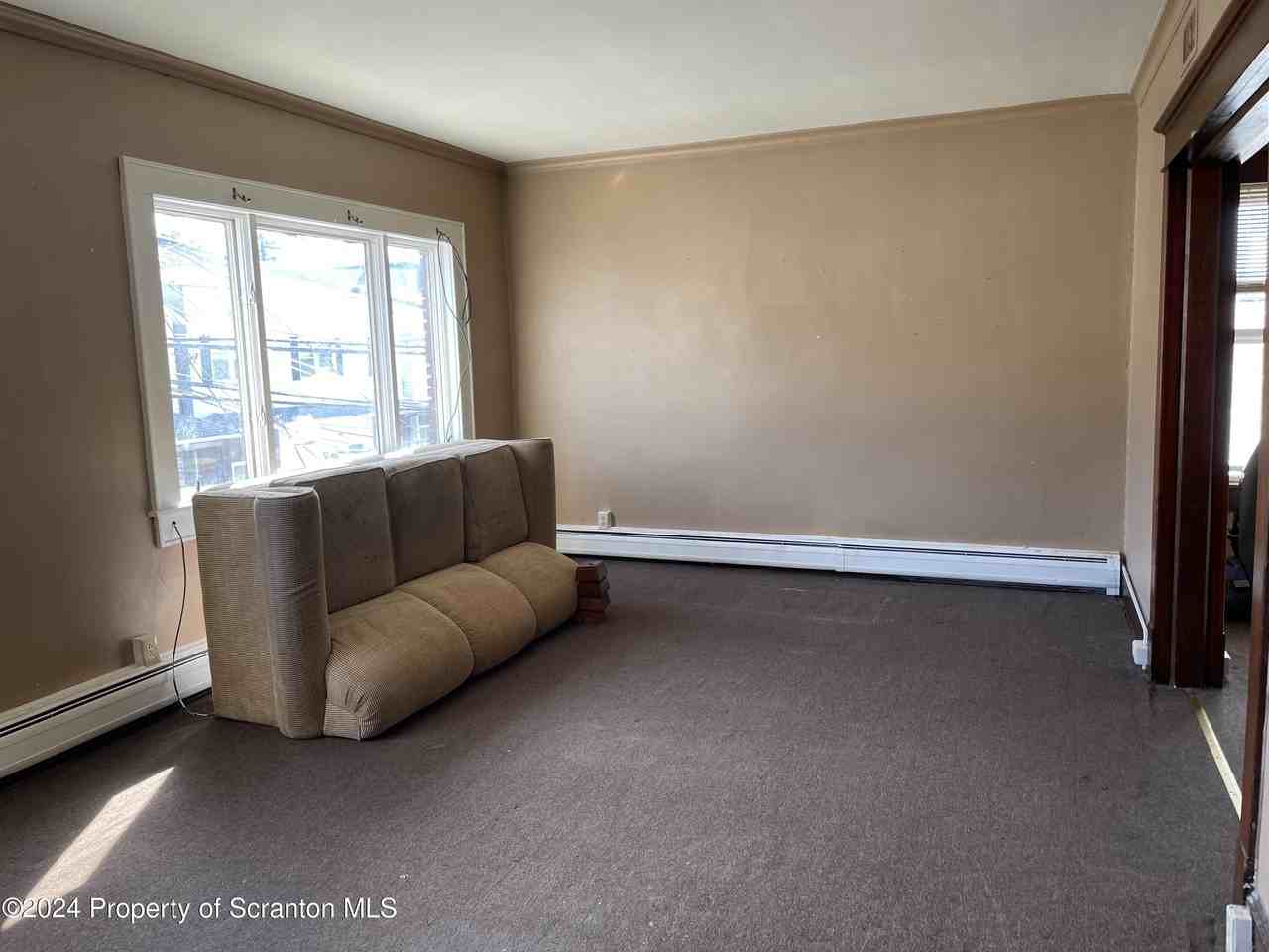 735 Main St - Photo 2 of 8