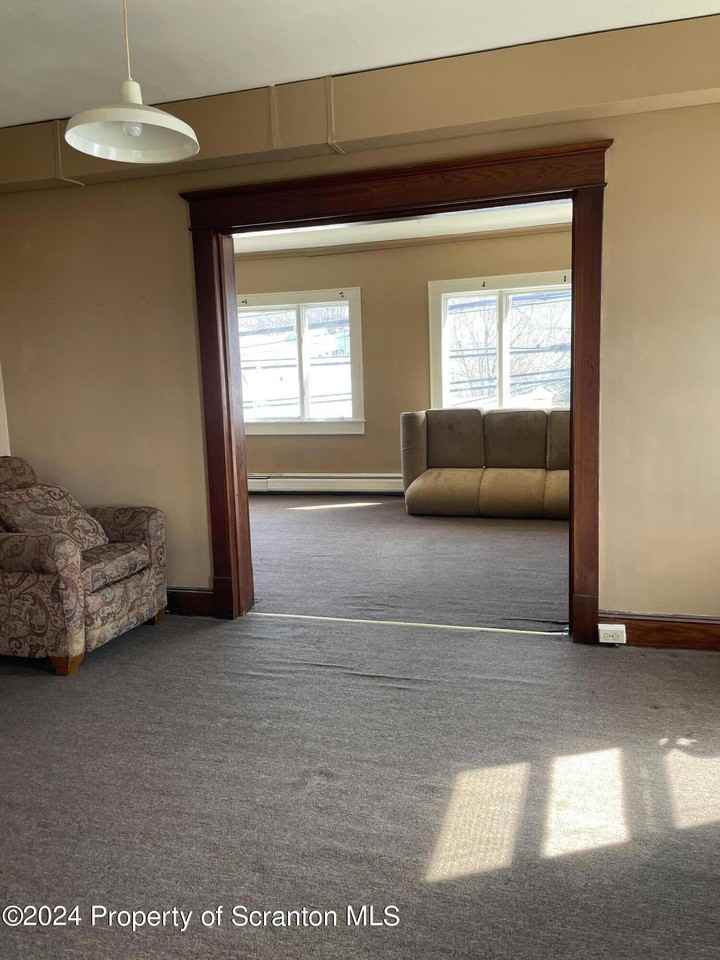 735 Main St - Photo 3 of 8