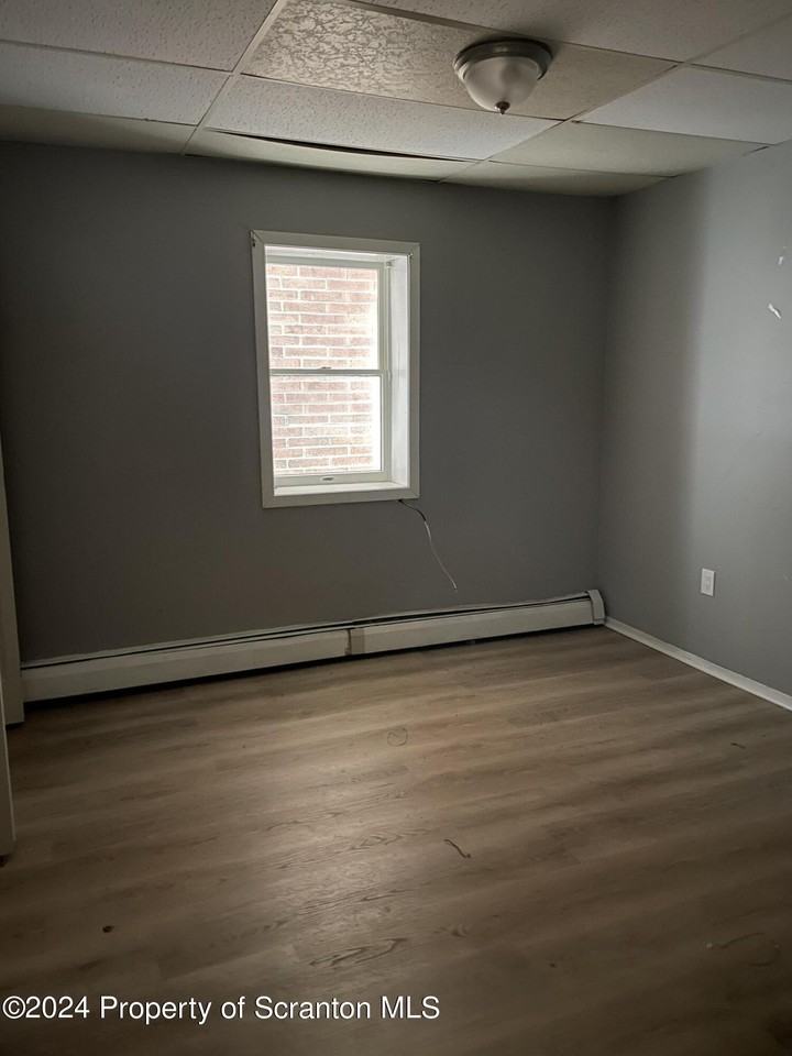 314 W Market St - Photo 3 of 7