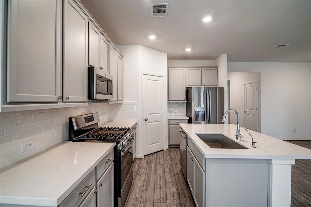 9606 Angelina Water Dr - Photo 3 of 17