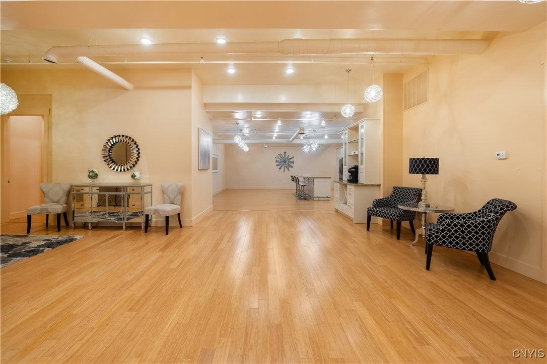 435 S Warren St - Photo 3 of 39