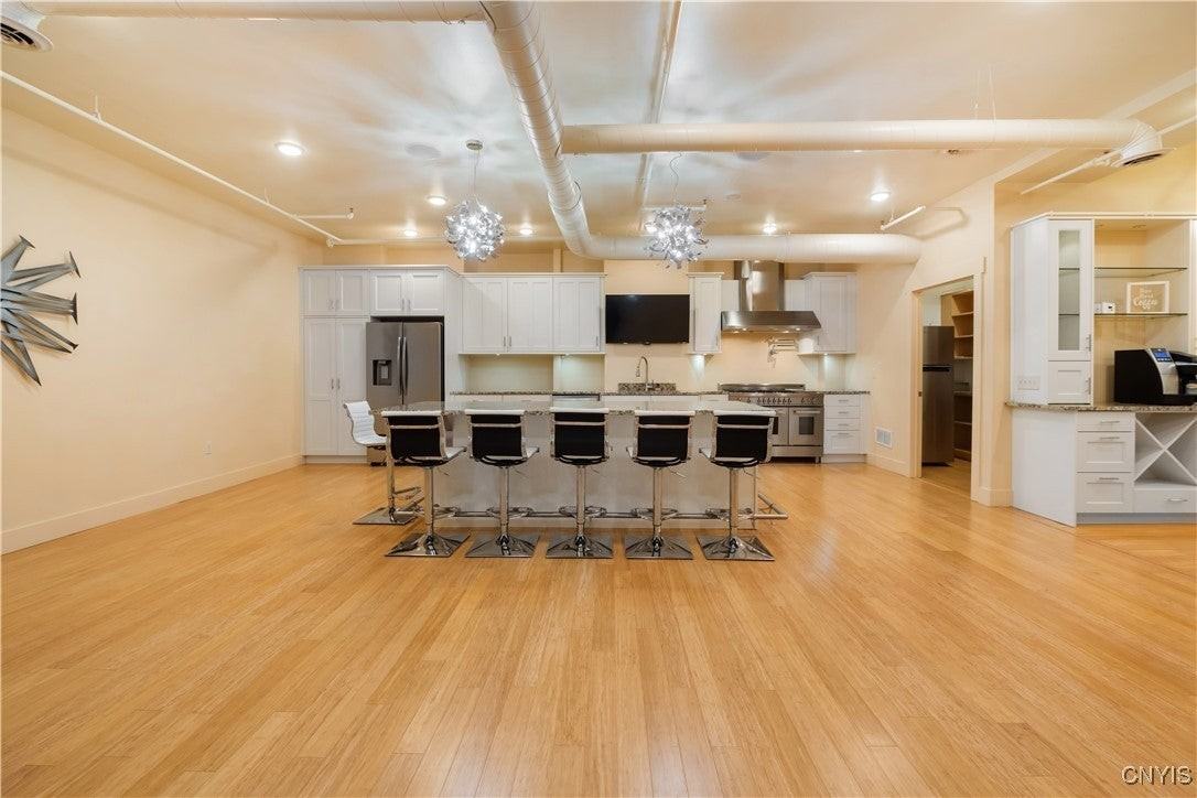 435 S Warren St - Photo 5 of 39