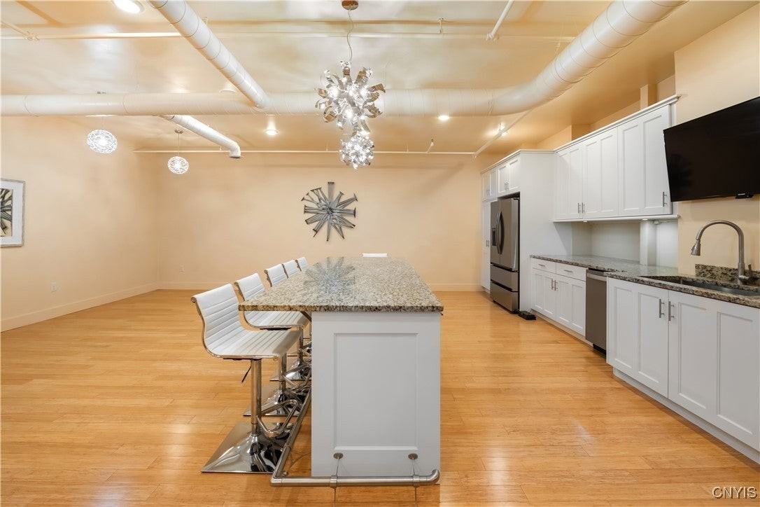 435 S Warren St - Photo 6 of 39