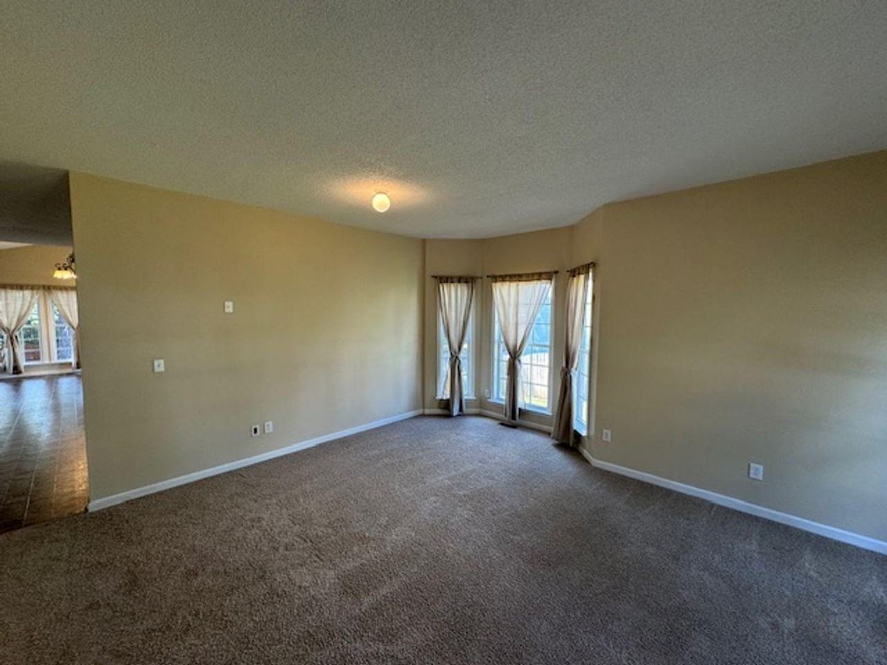 8604 Bratt Ave - Photo 3 of 32