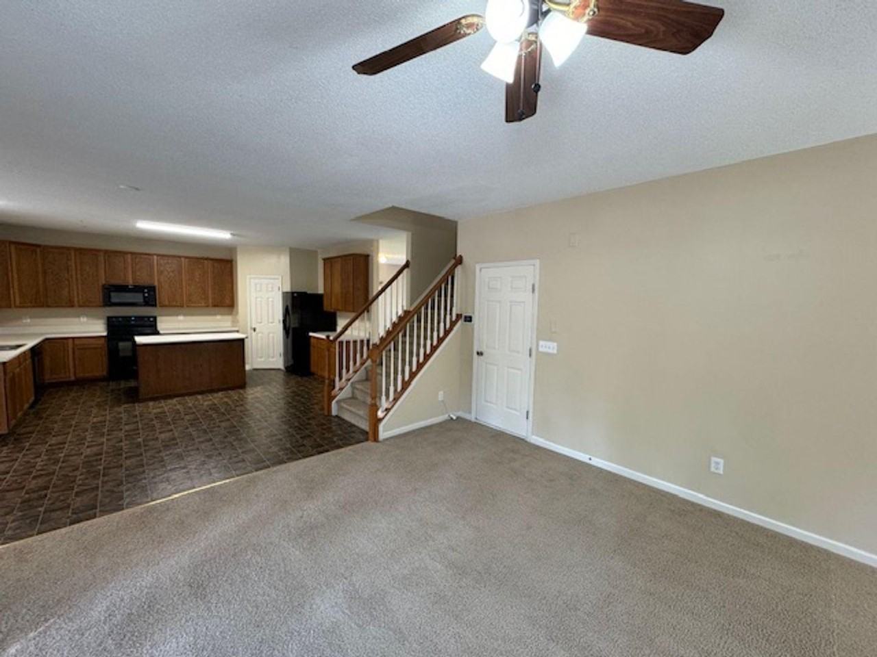 8604 Bratt Ave - Photo 7 of 32