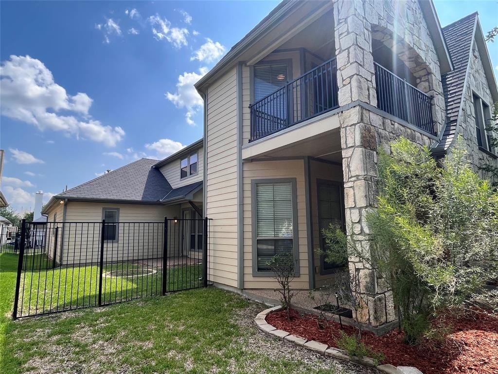 8013 Texian Trl - Photo 2 of 39