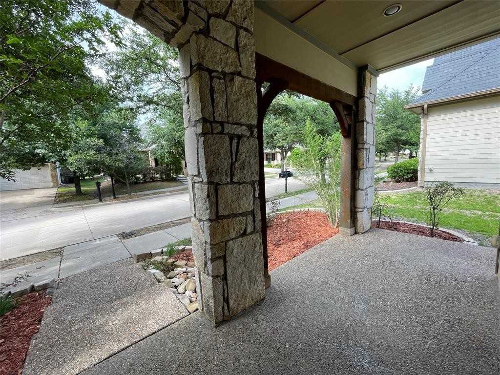 8013 Texian Trl - Photo 3 of 39