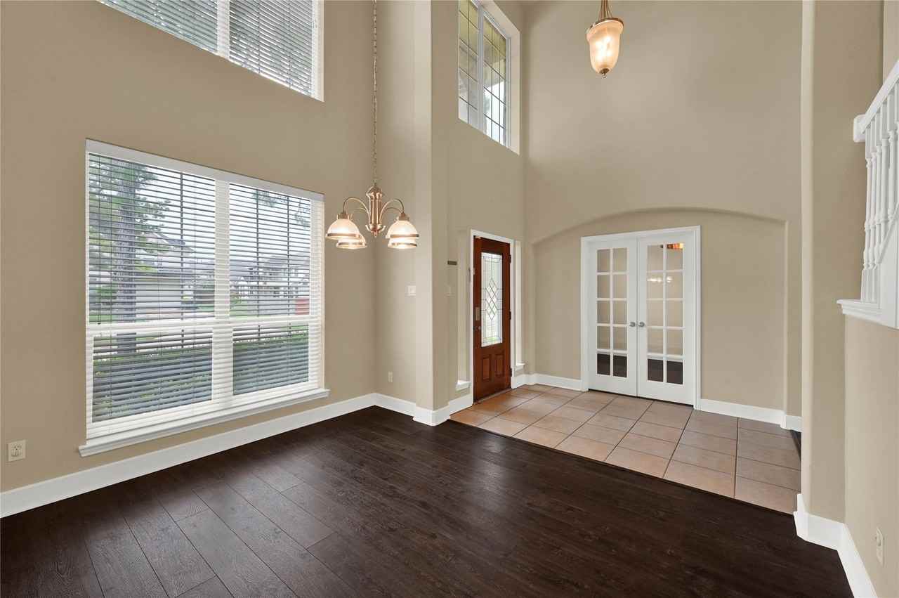 12303 Winebrook Dr - Photo 3 of 33