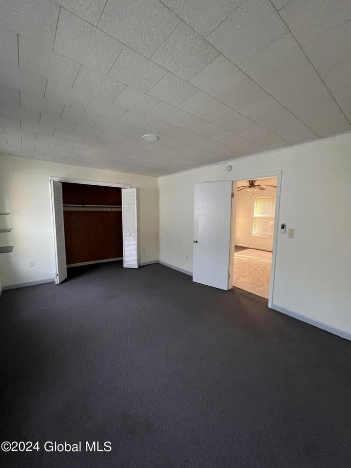 137 Kingsboro Ave 2nd Fl - Photo 3 of 12