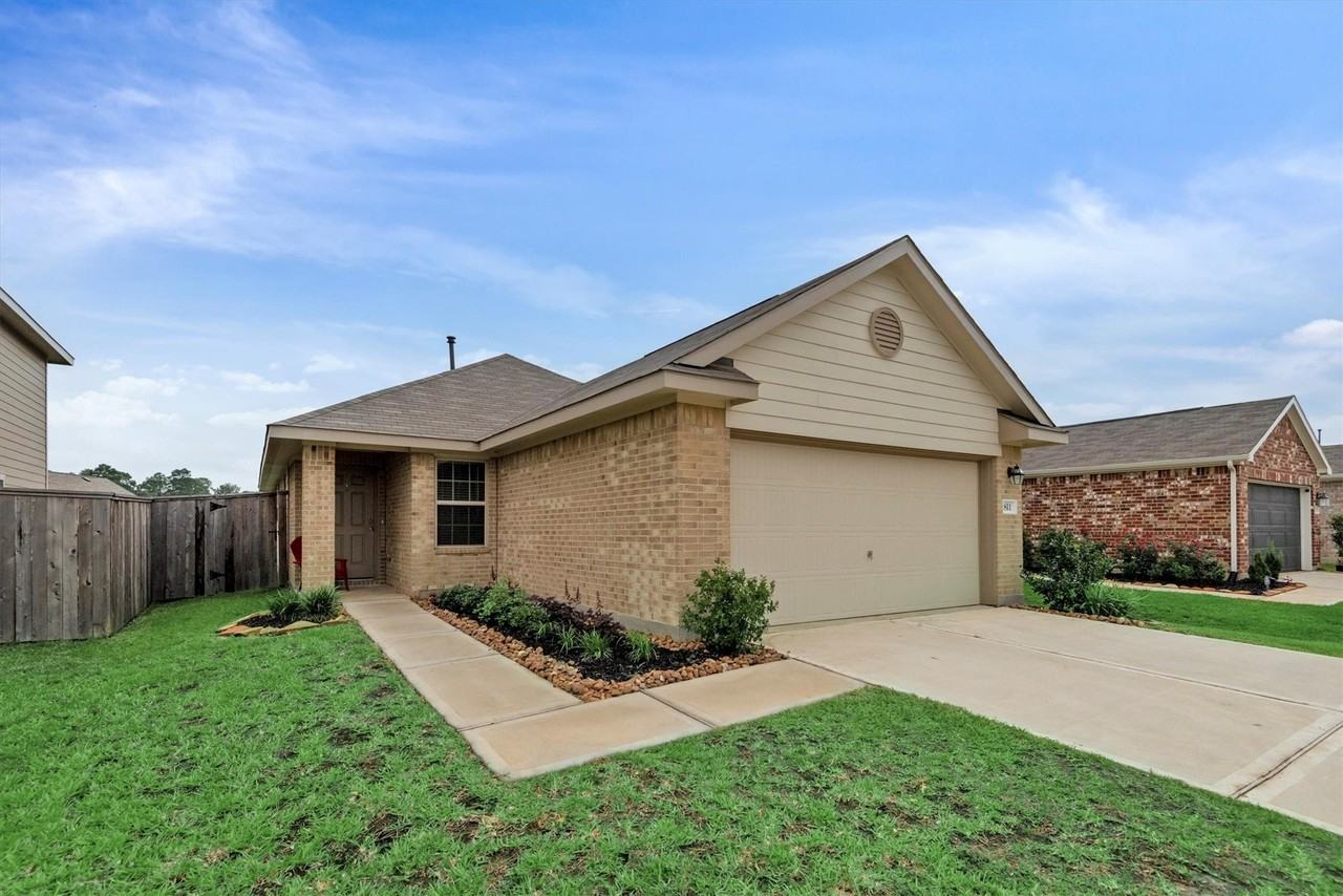 811 Deerhurst Ln - Photo 2 of 26