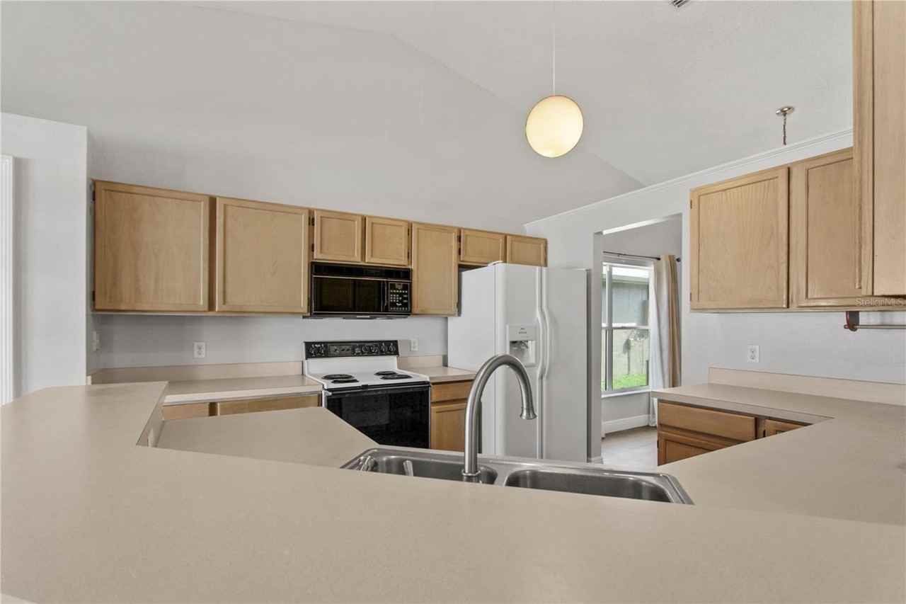 544 Brightview Dr - Photo 2 of 24