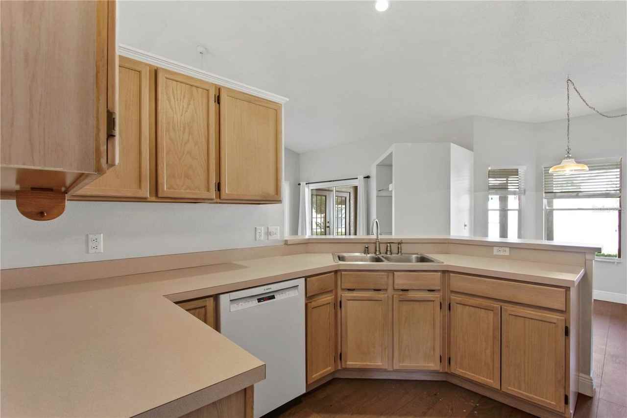 544 Brightview Dr - Photo 3 of 24