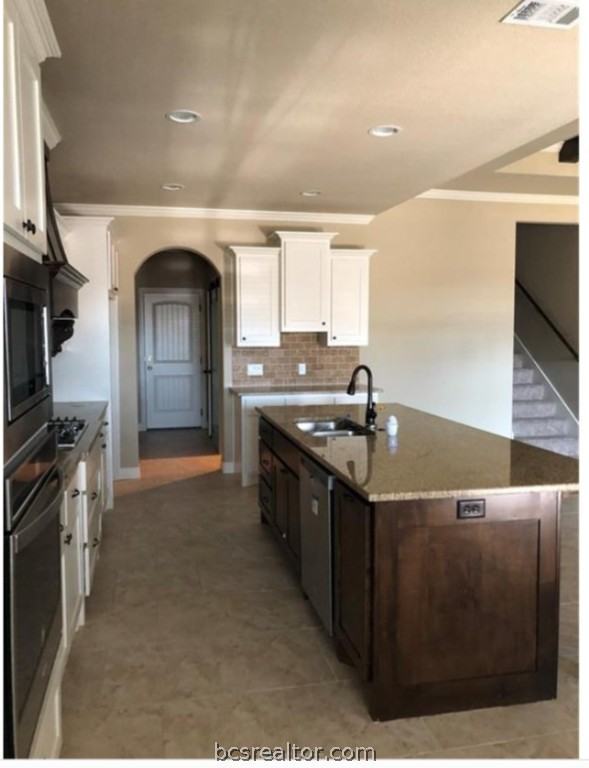 3918 Eskew Dr - Photo 3 of 11