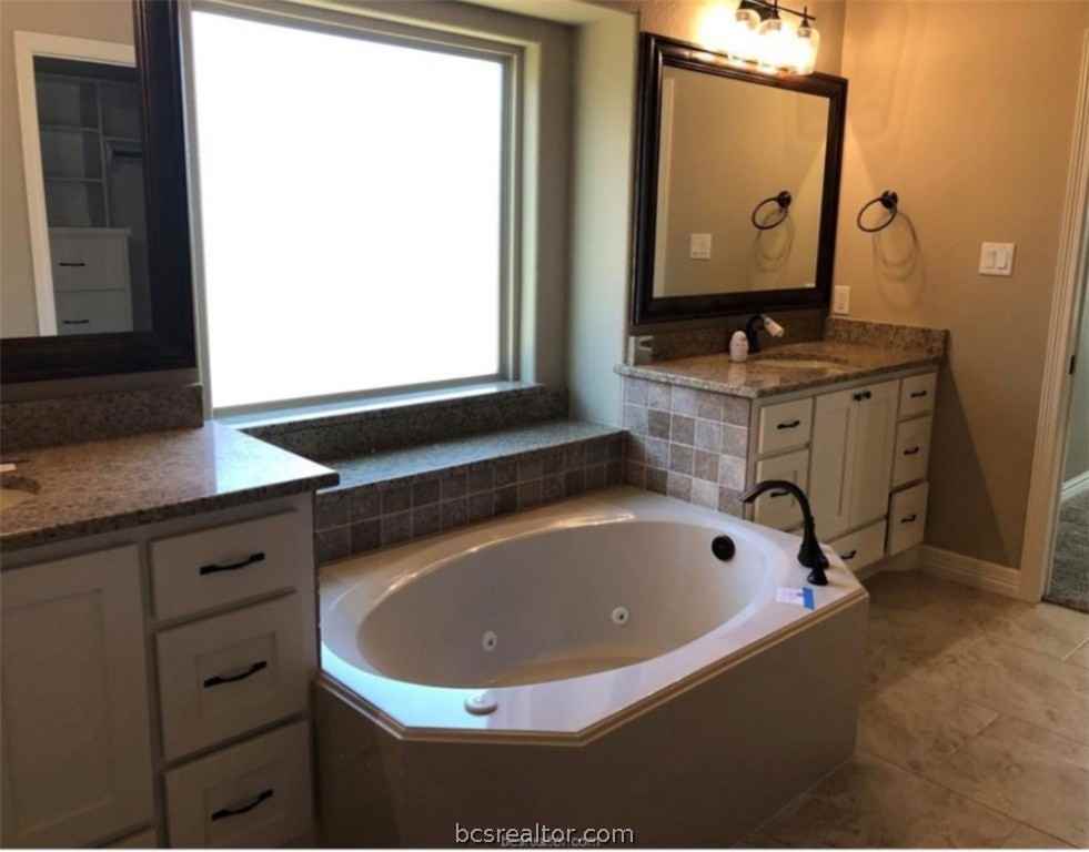 3918 Eskew Dr - Photo 7 of 11