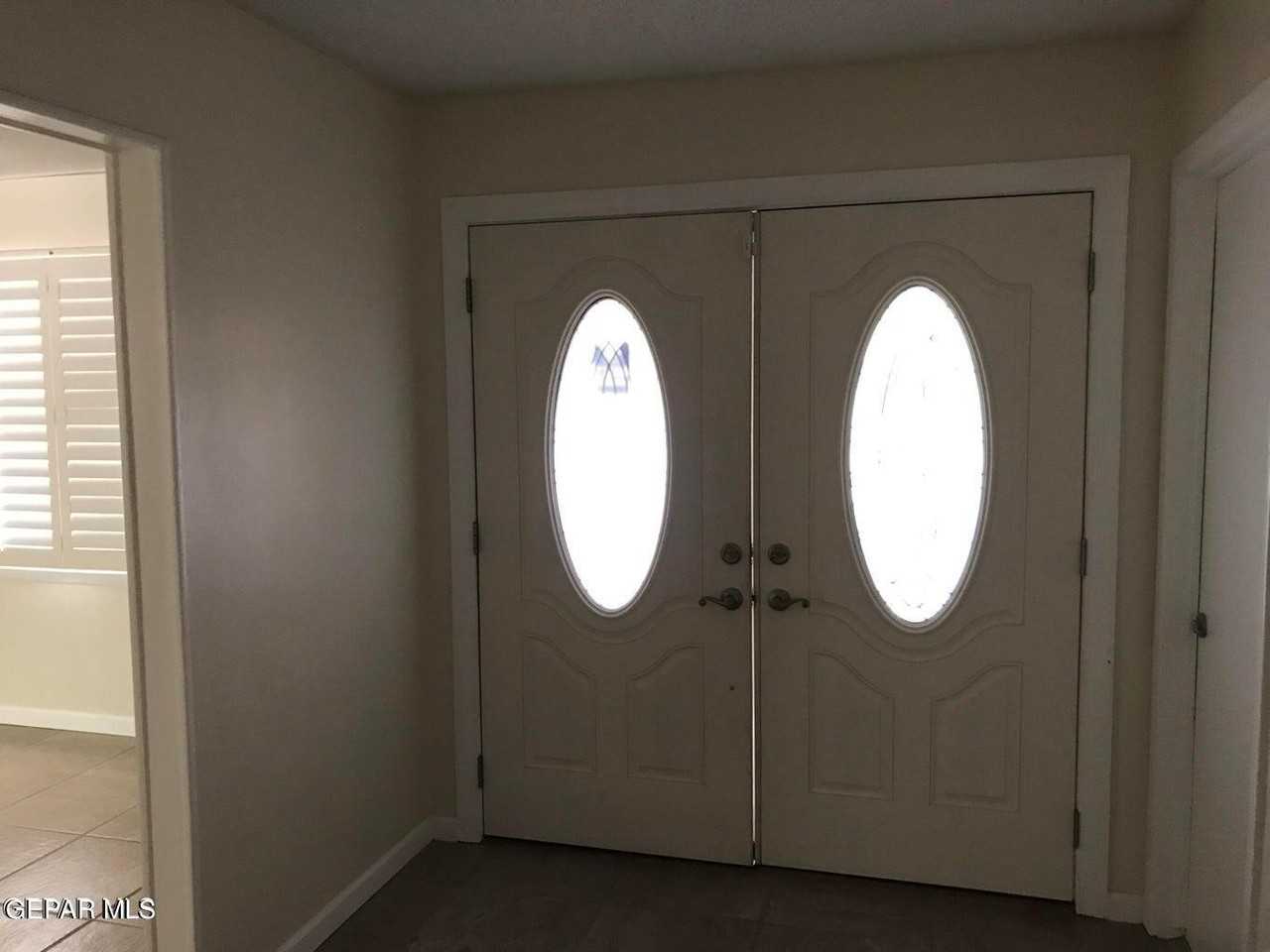 1337 Murchison Dr - Photo 3 of 24