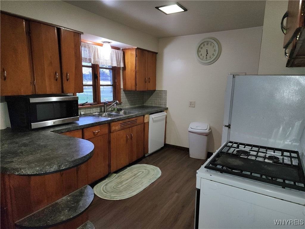 4570 California Rd - Photo 4 of 11