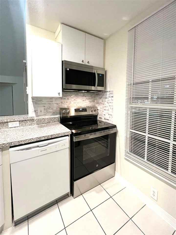 6360 Raleigh St - Photo 7 of 26