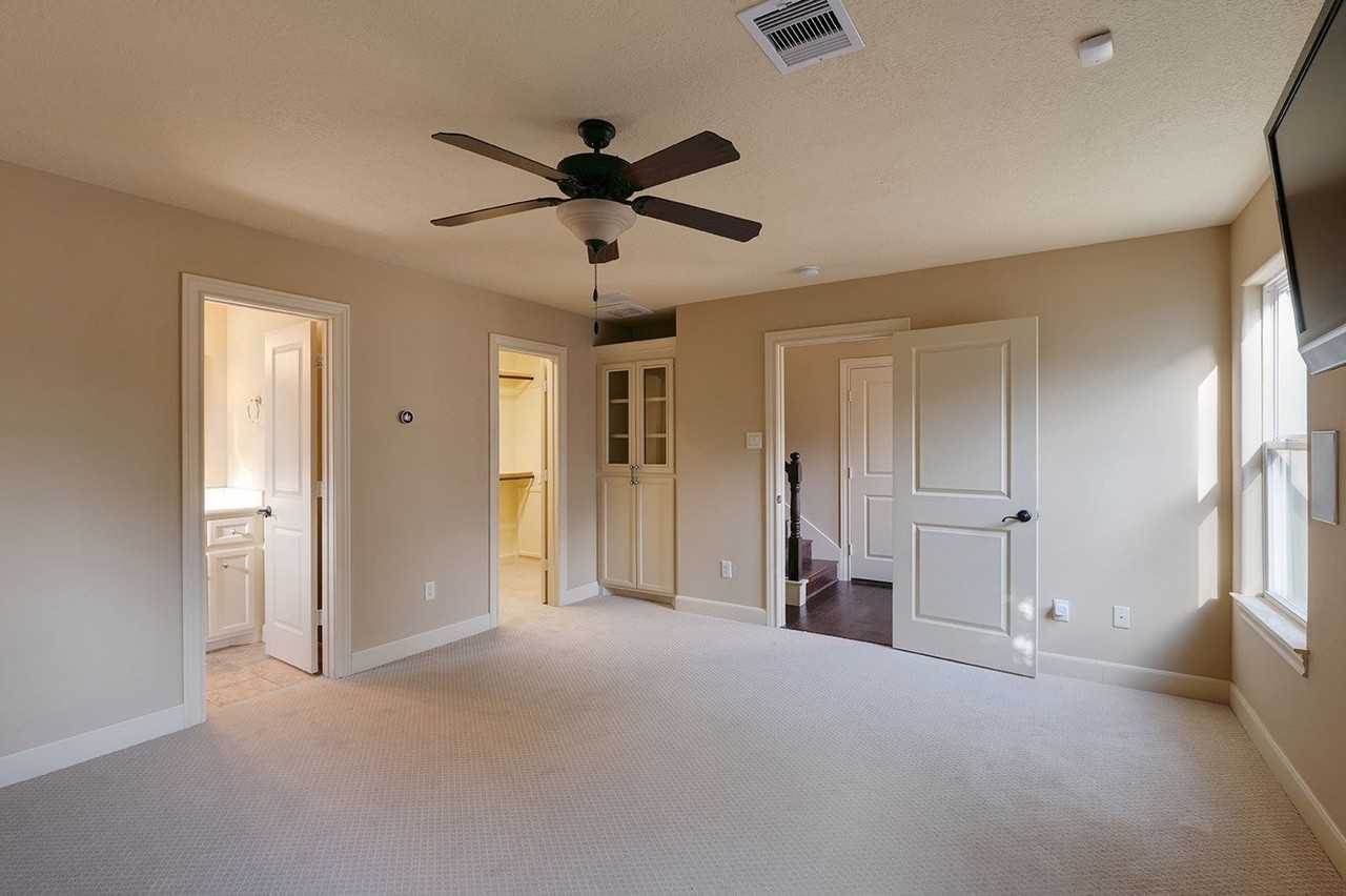 1325 W 24th St - Photo 2 of 21