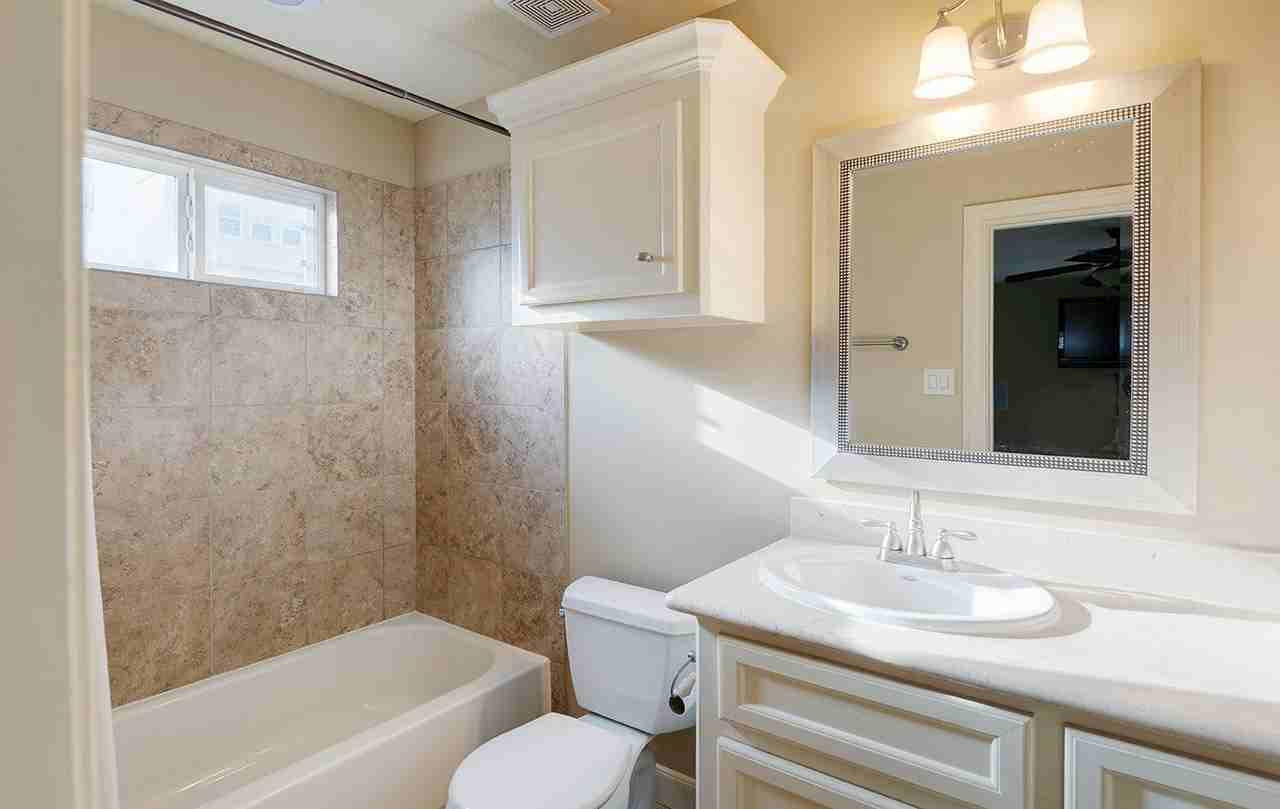 1325 W 24th St - Photo 3 of 21