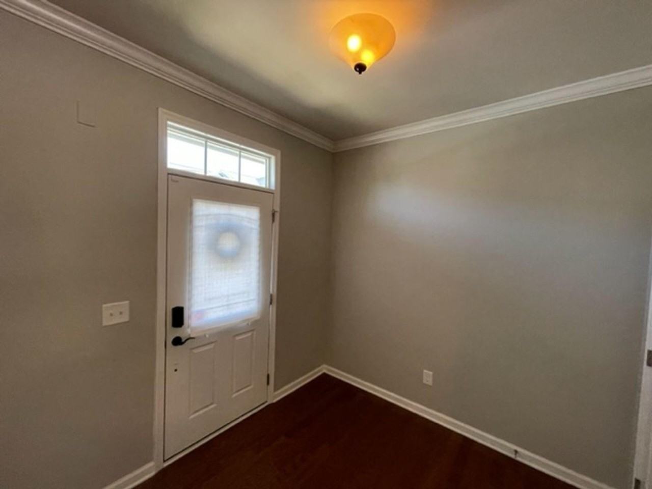 1045 Semora Ln - Photo 2 of 28