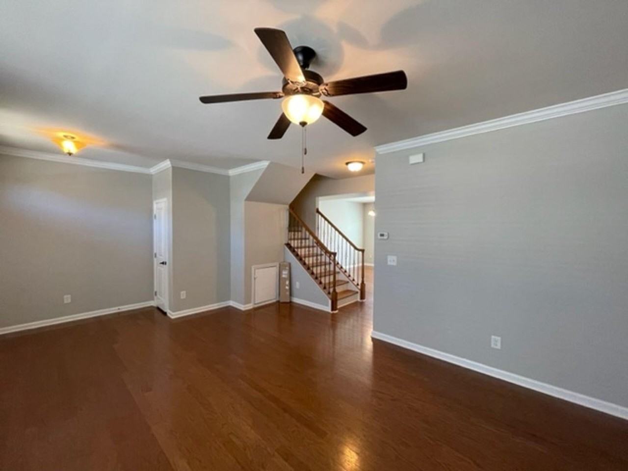 1045 Semora Ln - Photo 5 of 28