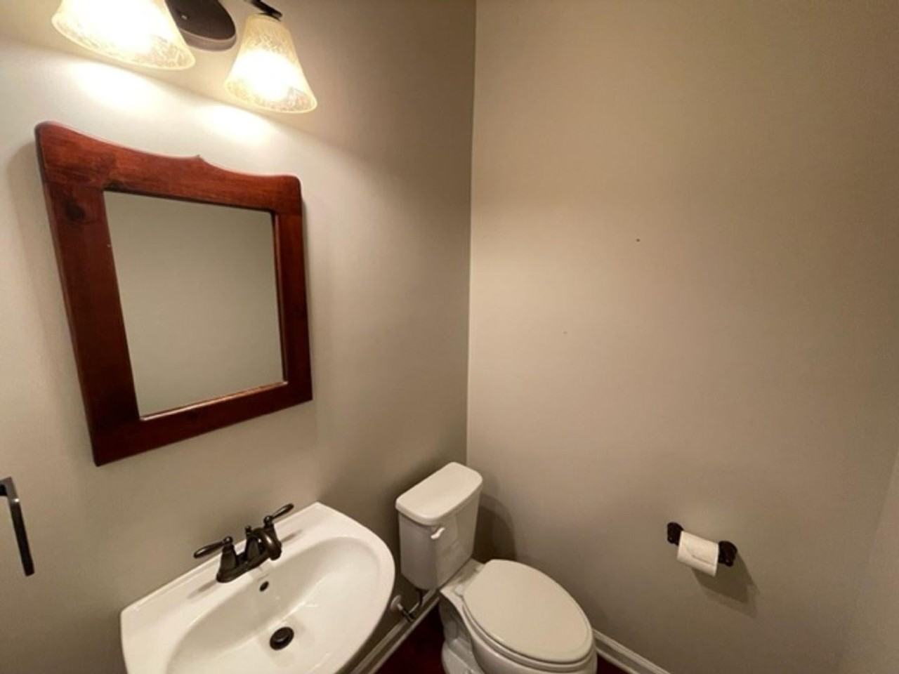 1045 Semora Ln - Photo 6 of 28