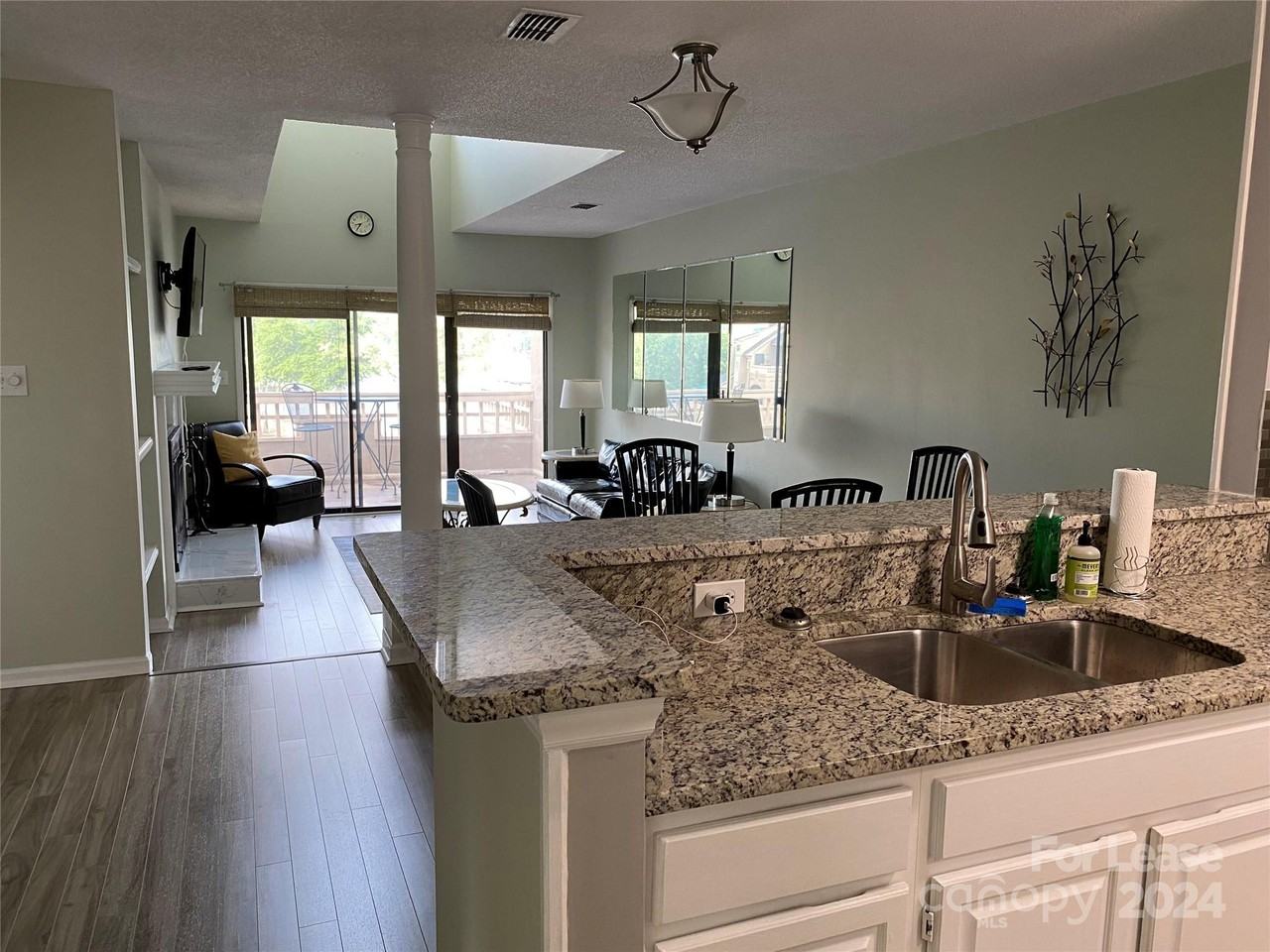 642 Portside Dr - Photo 3 of 18