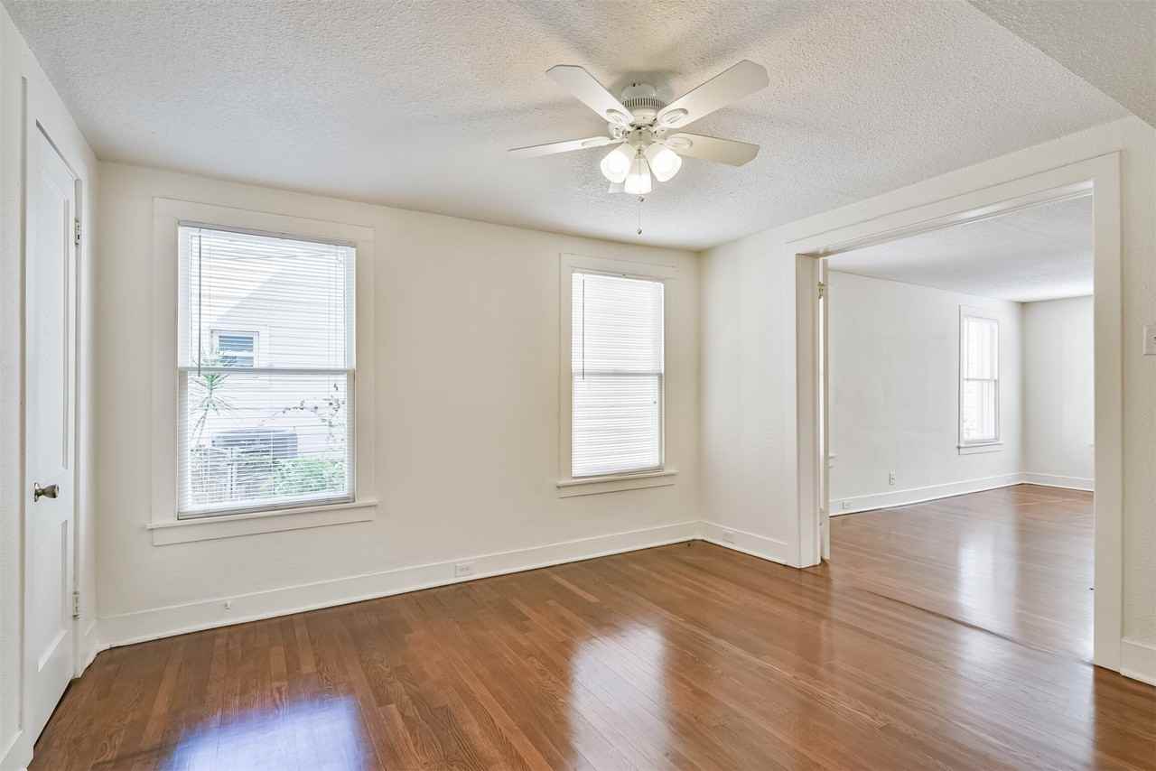 3218 Avenue O 1/2 ##1 - Photo 4 of 32